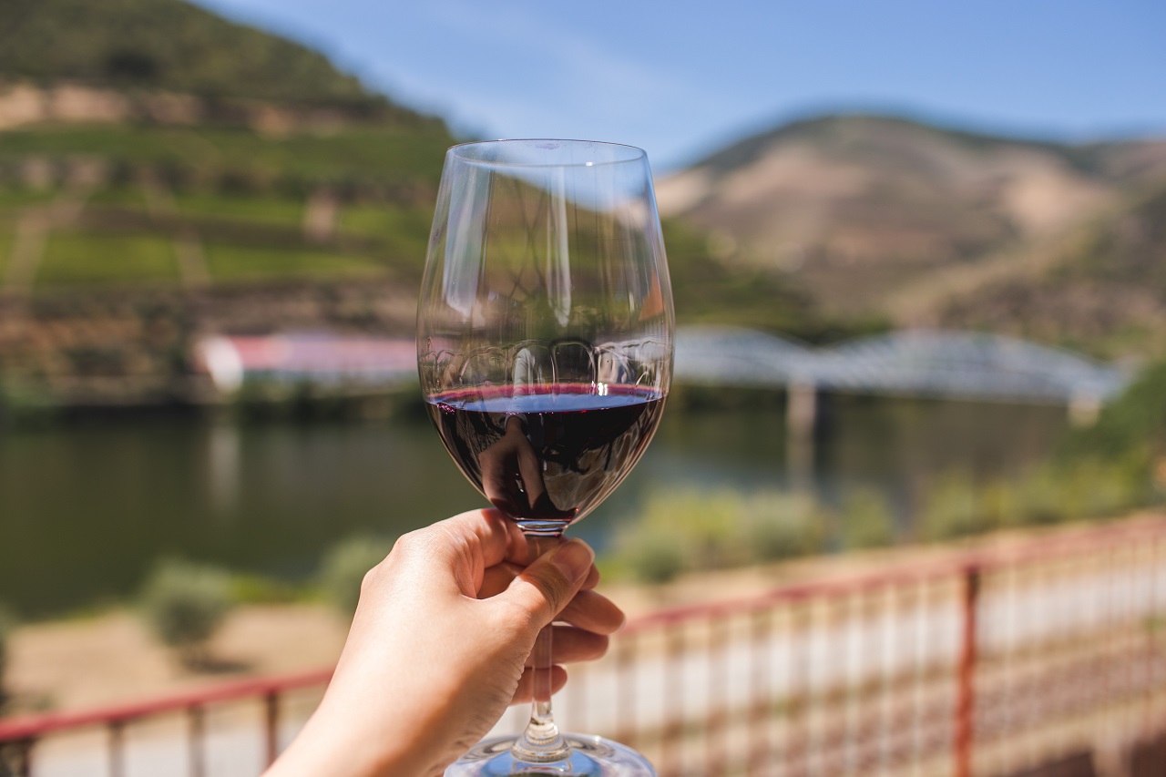 Wino – czy jego picie może wpływać dobrze na ludzki organizm?