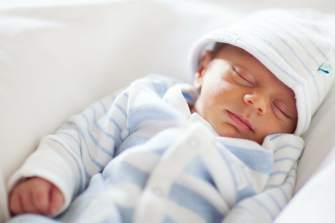 Ubrania dla niemowlaka – co powinno znaleźć się w szafie?